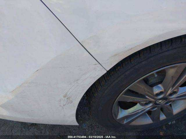 5NPD84LF8JH214501 Hyundai ELANTRA SEL