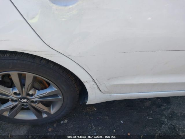 5NPD84LF8JH214501 Hyundai ELANTRA SEL