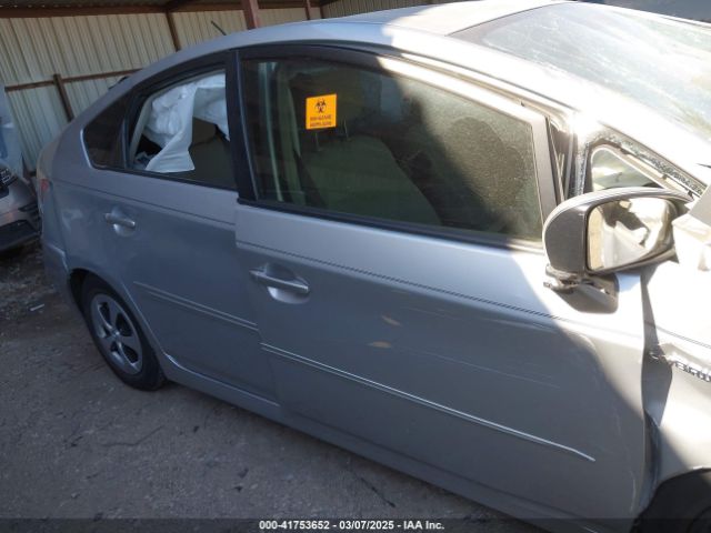 JTDKN3DU3F1887590 Toyota Prius Three