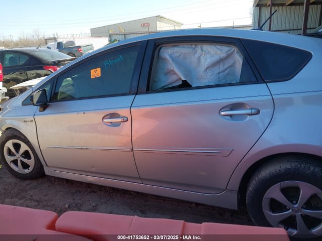 JTDKN3DU3F1887590 Toyota Prius Three