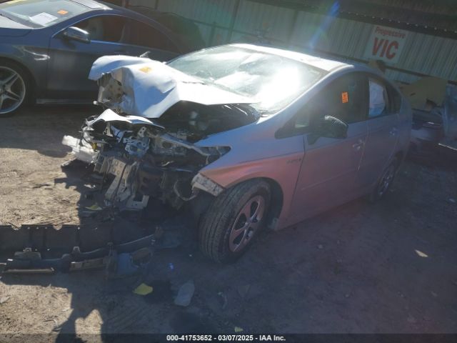 JTDKN3DU3F1887590 Toyota Prius Three