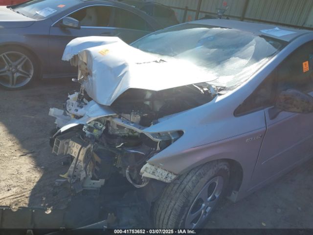 JTDKN3DU3F1887590 Toyota Prius Three