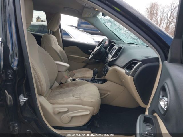 1C4PJLCB4KD222904 Jeep Cherokee Latitude Fwd