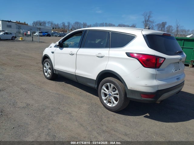 1FMCU9GDXKUA09200 Ford ESCAPE SE