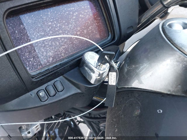2019 HARLEY-DAVIDSON FLHTCU 1HD1FCC16KB656010 Photo 10