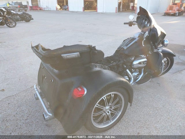 2019 HARLEY-DAVIDSON FLHTCU 1HD1FCC16KB656010 Photo 3