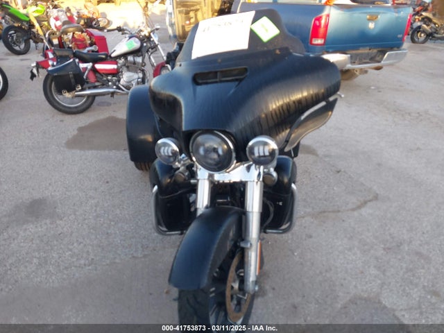 2019 HARLEY-DAVIDSON FLHTCU 1HD1FCC16KB656010 Photo 4
