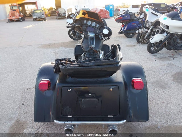 2019 HARLEY-DAVIDSON FLHTCU 1HD1FCC16KB656010 Photo 5