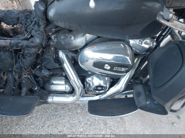 2019 HARLEY-DAVIDSON FLHTCU 1HD1FCC16KB656010 Photo 7