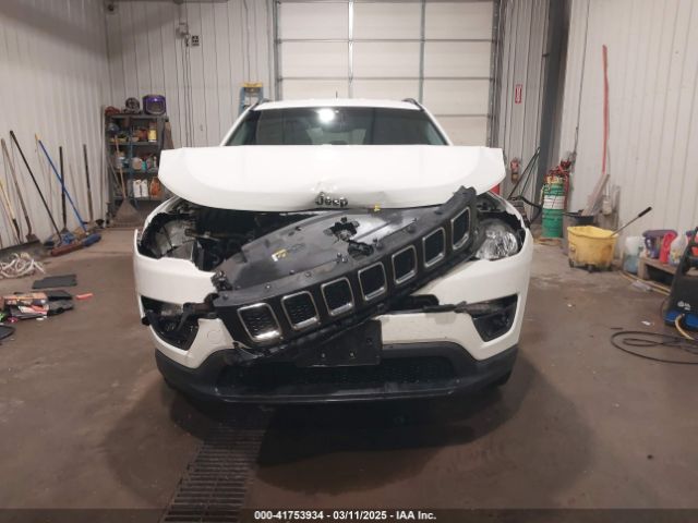 3C4NJDBB2JT373179 Jeep Compass Latitude 4x4