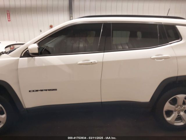 3C4NJDBB2JT373179 Jeep Compass Latitude 4x4