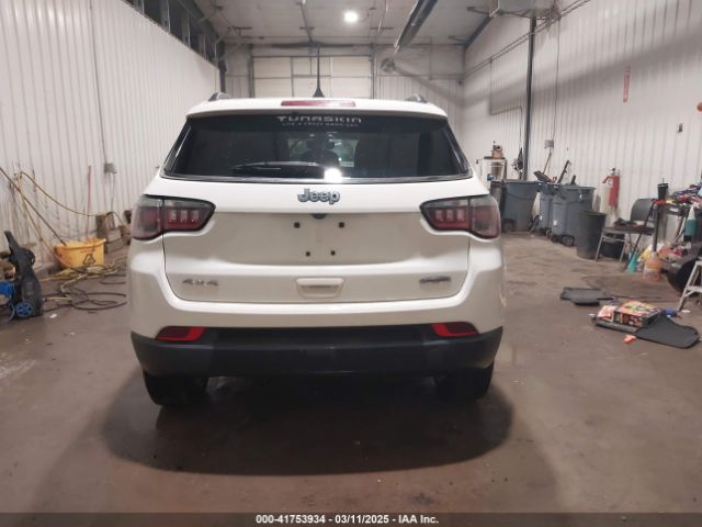 3C4NJDBB2JT373179 Jeep Compass Latitude 4x4