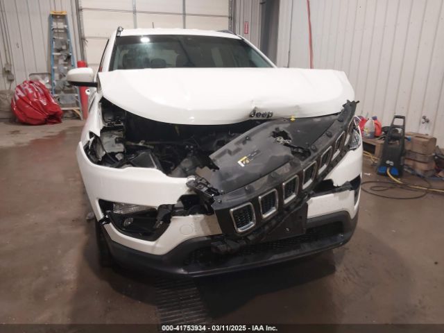 3C4NJDBB2JT373179 Jeep Compass Latitude 4x4