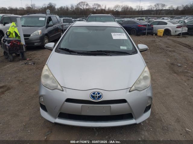 JTDKDTB35E1557798 Toyota Prius C Two