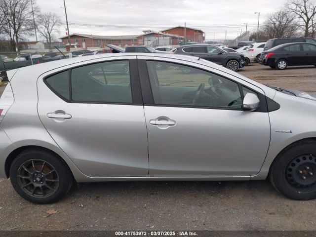JTDKDTB35E1557798 Toyota Prius C Two
