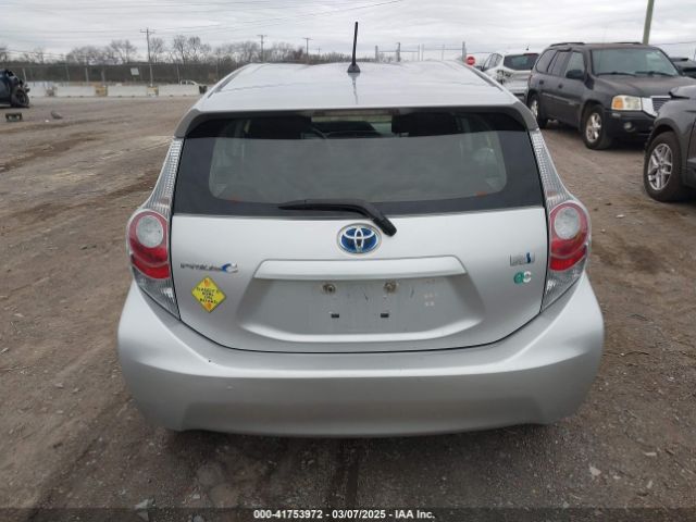 JTDKDTB35E1557798 Toyota Prius C Two