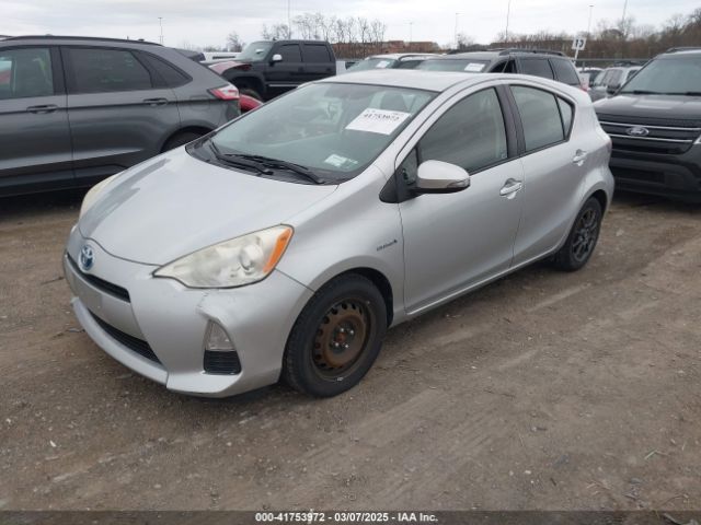 JTDKDTB35E1557798 Toyota Prius C Two