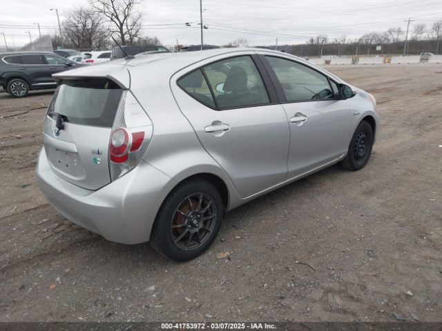 JTDKDTB35E1557798 Toyota Prius C Two