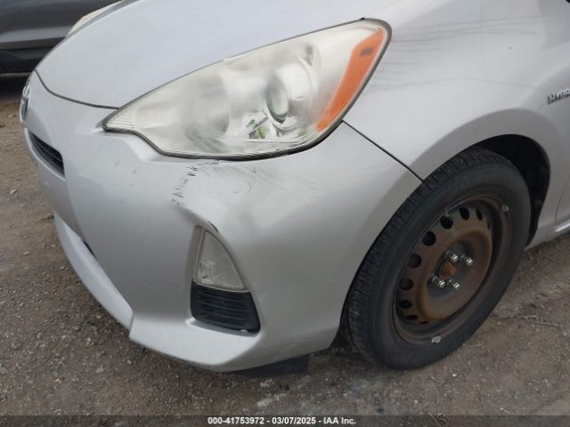 JTDKDTB35E1557798 Toyota Prius C Two