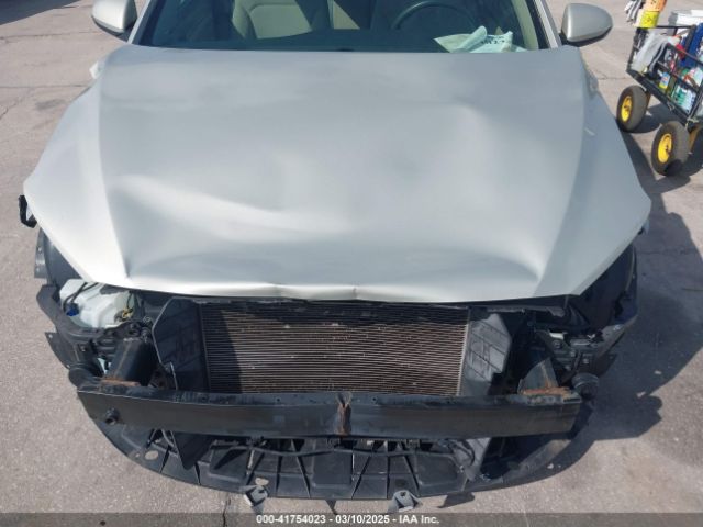 KMHD74LF9HU407738 Hyundai ELANTRA SE