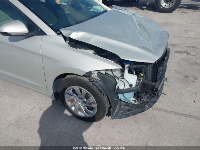 KMHD74LF9HU407738 Hyundai ELANTRA SE
