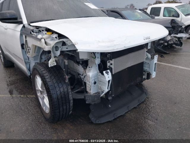 1C4RJJAG8M8211248 Jeep Grand Cherokee L Laredo 4x2