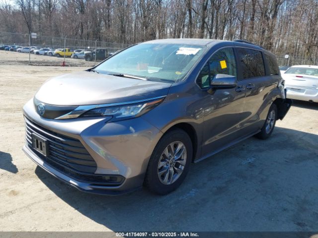 5TDKRKEC6NS092989 Toyota SIENNA LE