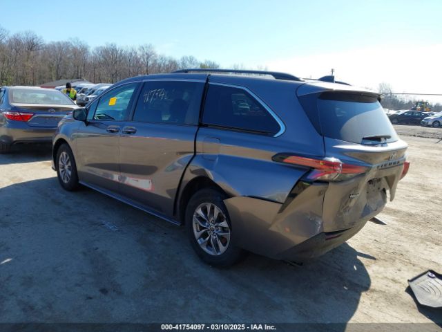 5TDKRKEC6NS092989 Toyota SIENNA LE