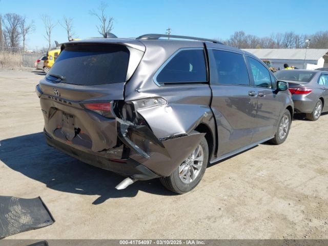 5TDKRKEC6NS092989 Toyota SIENNA LE