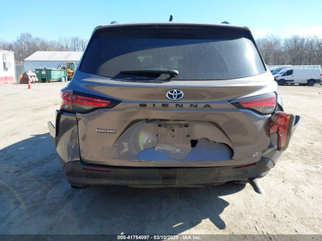 5TDKRKEC6NS092989 Toyota SIENNA LE