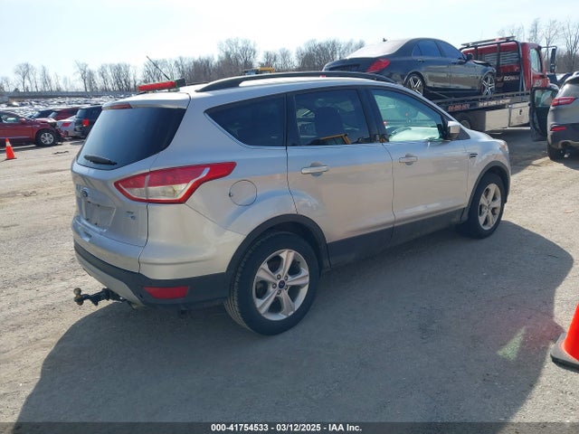1FMCU9GXXGUA28718 Ford ESCAPE SE