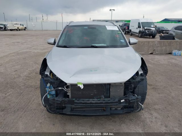 KM8J33A28HU436852 Hyundai Tucson Sport