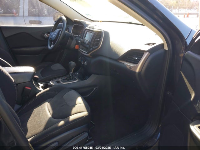 1C4PJMAB8FW577741 Jeep Cherokee Sport