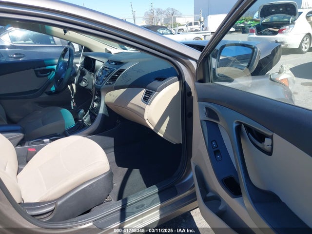 5NPDH4AE2GH716097 Hyundai ELANTRA SE
