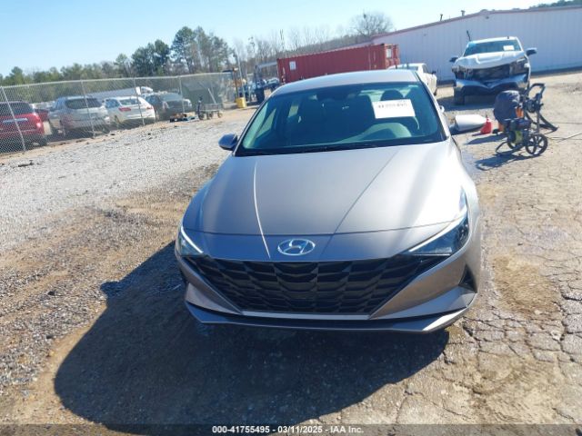 KMHLL4AG3PU540268 Hyundai ELANTRA SE