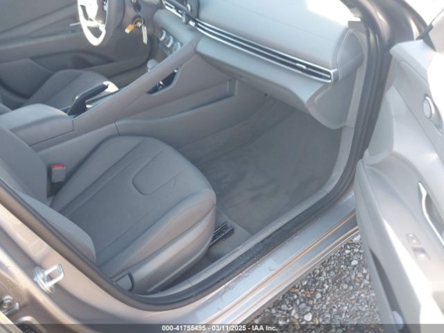 KMHLL4AG3PU540268 Hyundai ELANTRA SE