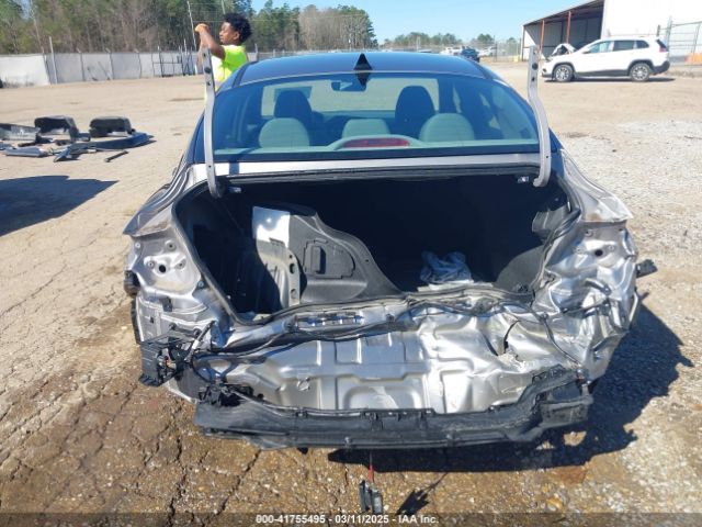 KMHLL4AG3PU540268 Hyundai ELANTRA SE