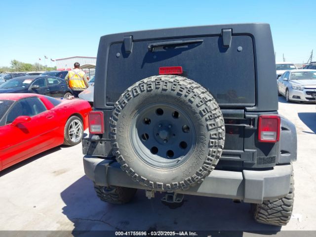 1C4BJWDG8HL512762 Jeep Wrangler Unlimited Sport