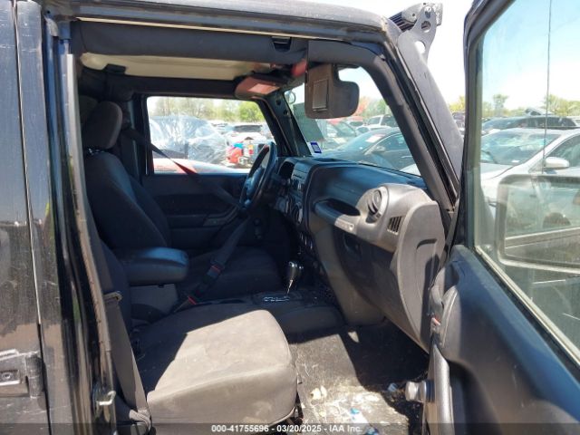 1C4BJWDG8HL512762 Jeep Wrangler Unlimited Sport