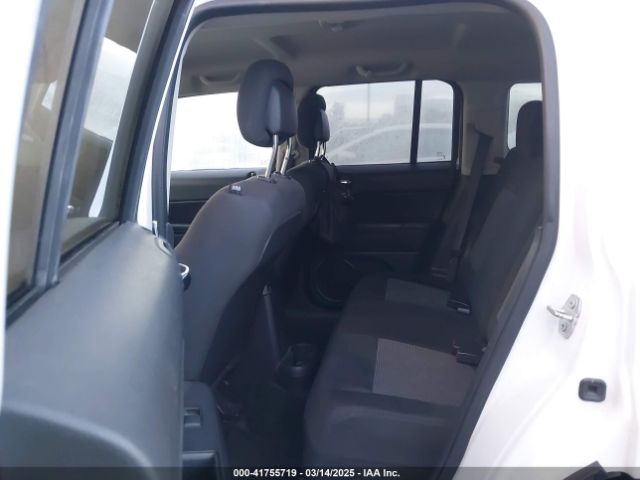 1C4NJPBB0GD677417 Jeep Patriot Sport