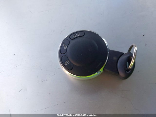 2010 MINI COOPER S CLUBMAN WMWMM3C56ATZ32456 Photo 10