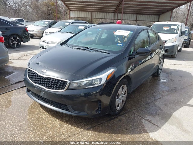 KIA FORTE LX 2017 3KPFK4A72HE157703 Image 2