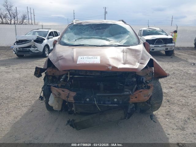 1FMCU0J95HUA89255 Ford Escape Titanium