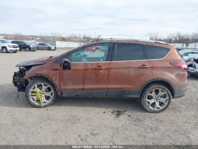 1FMCU0J95HUA89255 Ford Escape Titanium