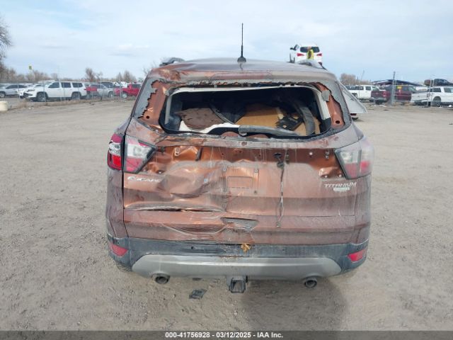 1FMCU0J95HUA89255 Ford Escape Titanium