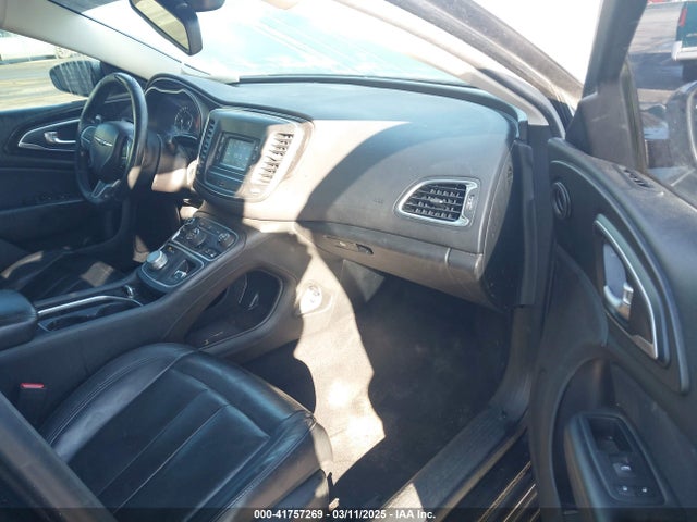 Chrysler 200 C 2015 1C3CCCCB4FN524965 Image 5