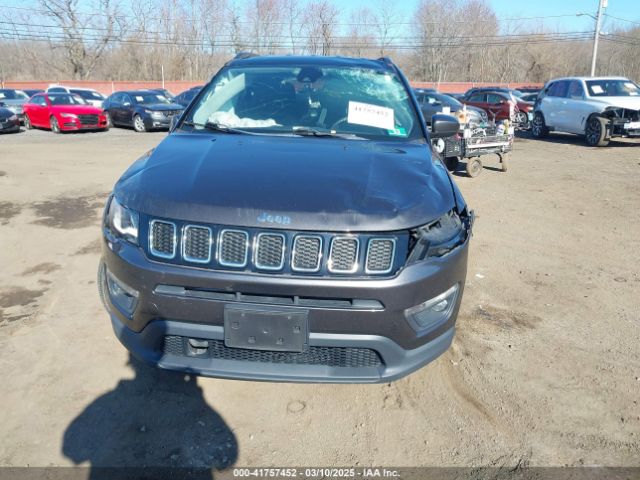 3C4NJDBBXJT326322 Jeep Compass Latitude 4x4