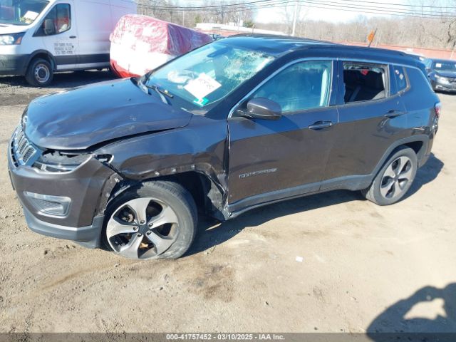 3C4NJDBBXJT326322 Jeep Compass Latitude 4x4