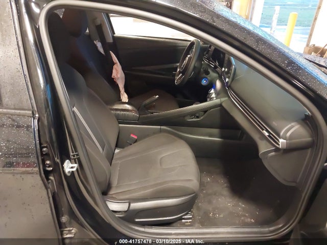 KMHLL4AG4MU177085 Hyundai ELANTRA SE