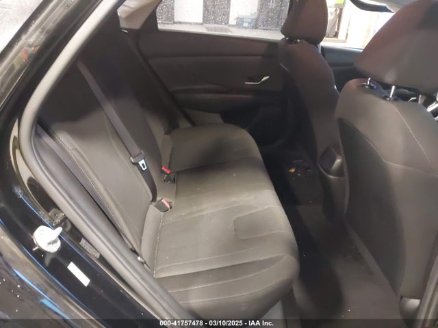 KMHLL4AG4MU177085 Hyundai ELANTRA SE